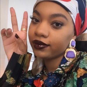 Meet your Posher, Simone